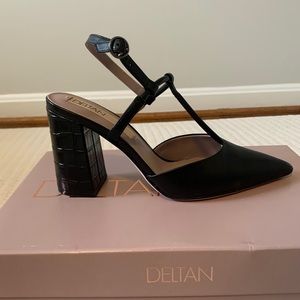 NWT Deltan T-Strap Block Heels 🖤